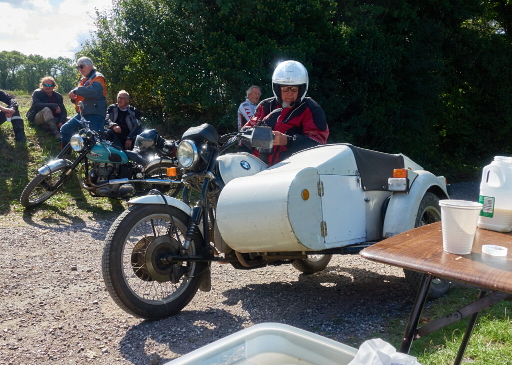 BM combo parked up(2) (With a nice Ariel KHA behind !)