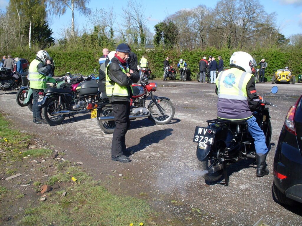 '33 Franny B moves off (very unusually, not to finish)
