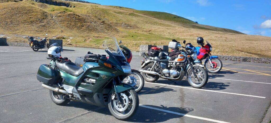 Day 4: Black Mountain Pass car park, taking in the view(1)