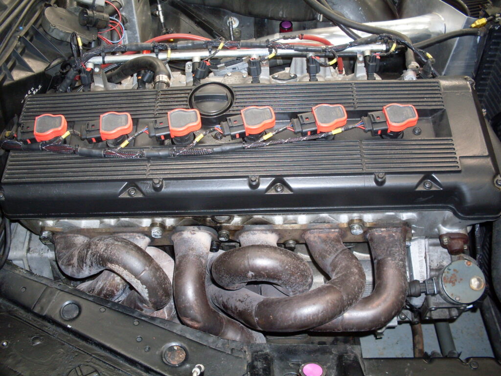 A side view of the previous photo showing some very big and very wriggly exhaust pipes!